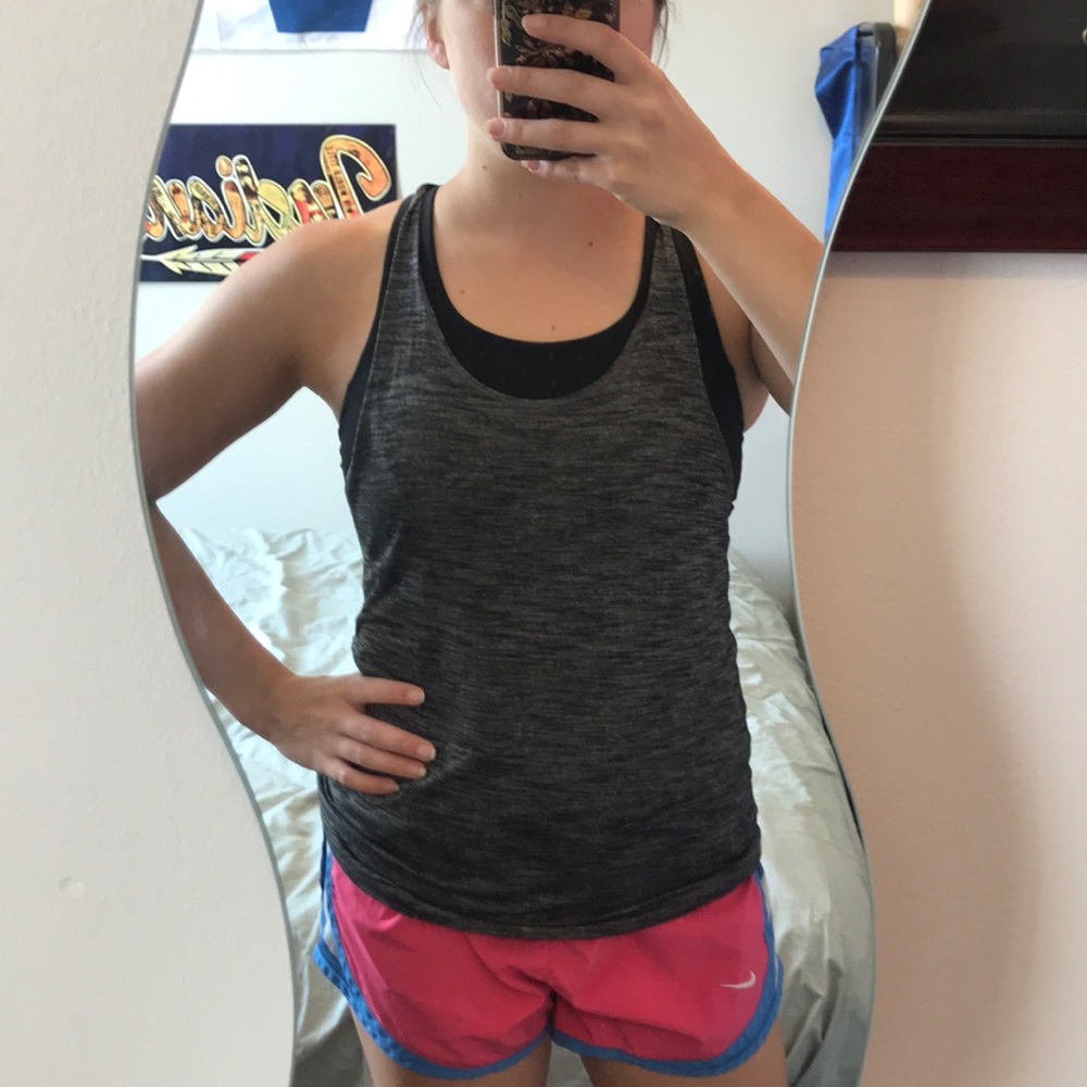 Lululemon grey knit workout top with built in bra